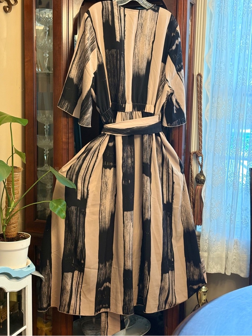 Melissa McCarthy Black and Beige Brushstroke Midi Dress with Waist Tie